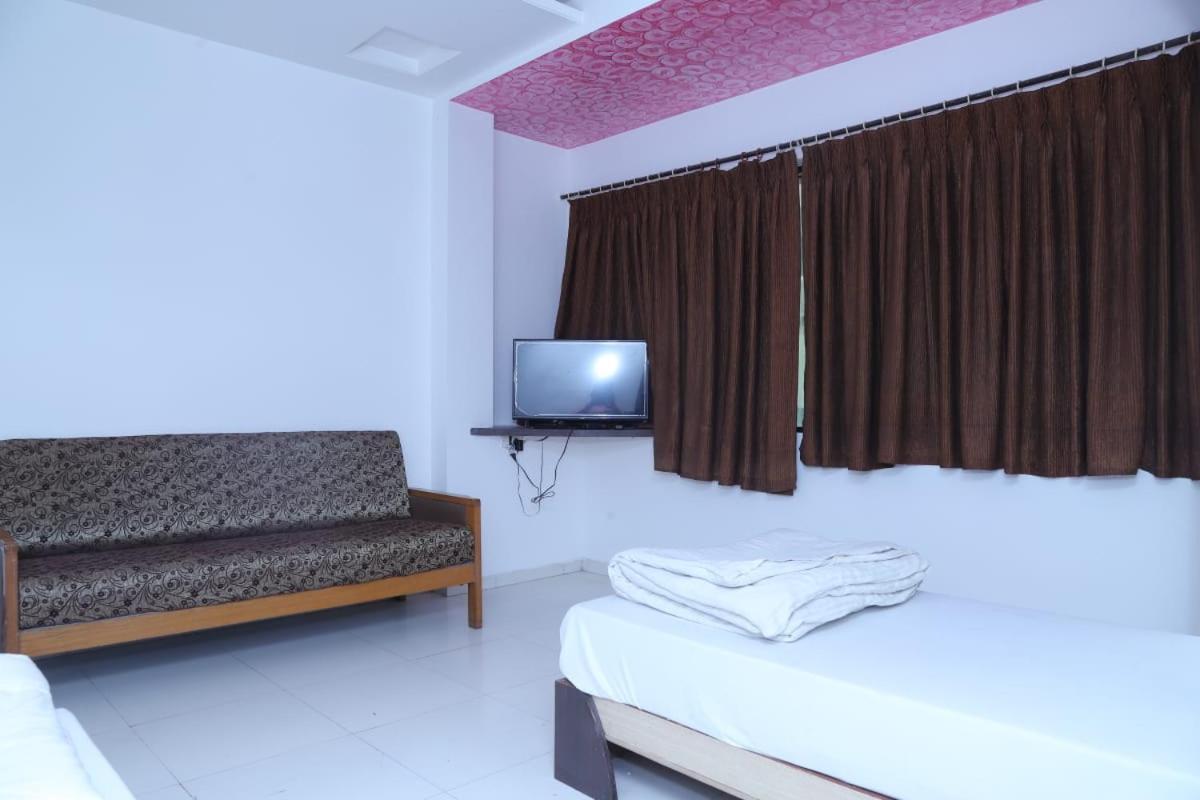 Hotel Kewal Inn Jālgaon Zewnętrze zdjęcie
