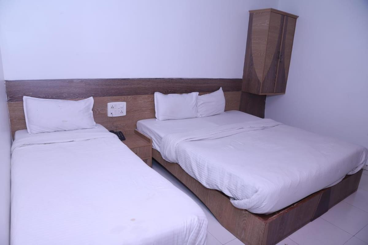 Hotel Kewal Inn Jālgaon Zewnętrze zdjęcie