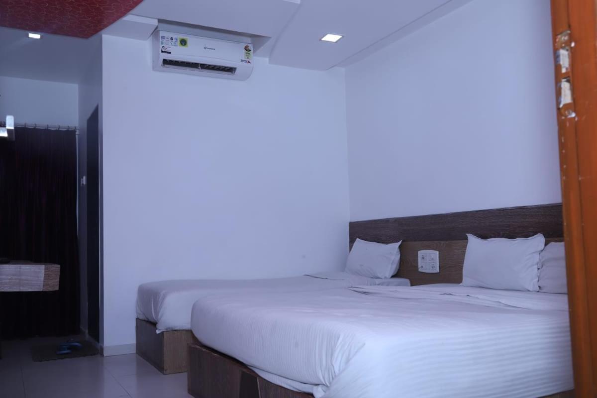 Hotel Kewal Inn Jālgaon Zewnętrze zdjęcie